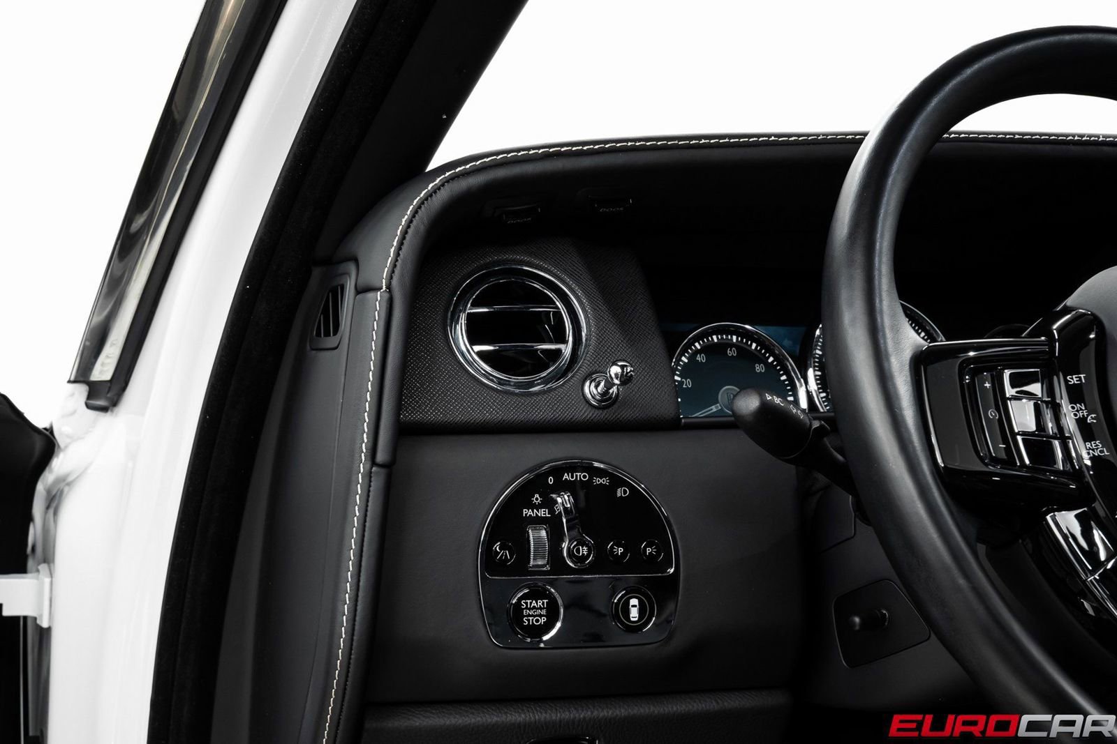 Used 2020 Rolls-Royce Cullinan image 24