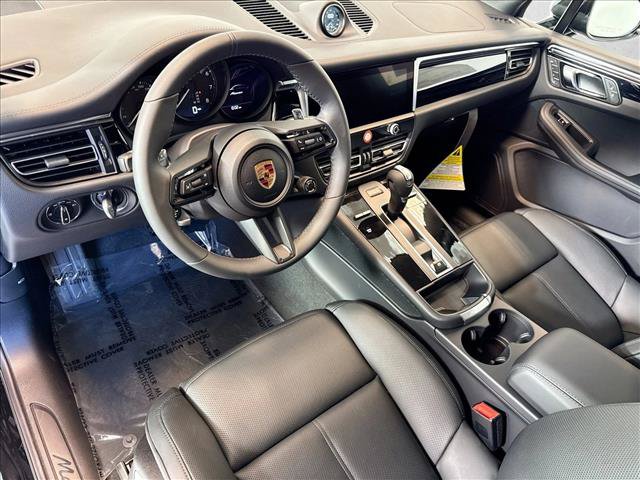Used 2026 Porsche Macan AWD/4WD image 4