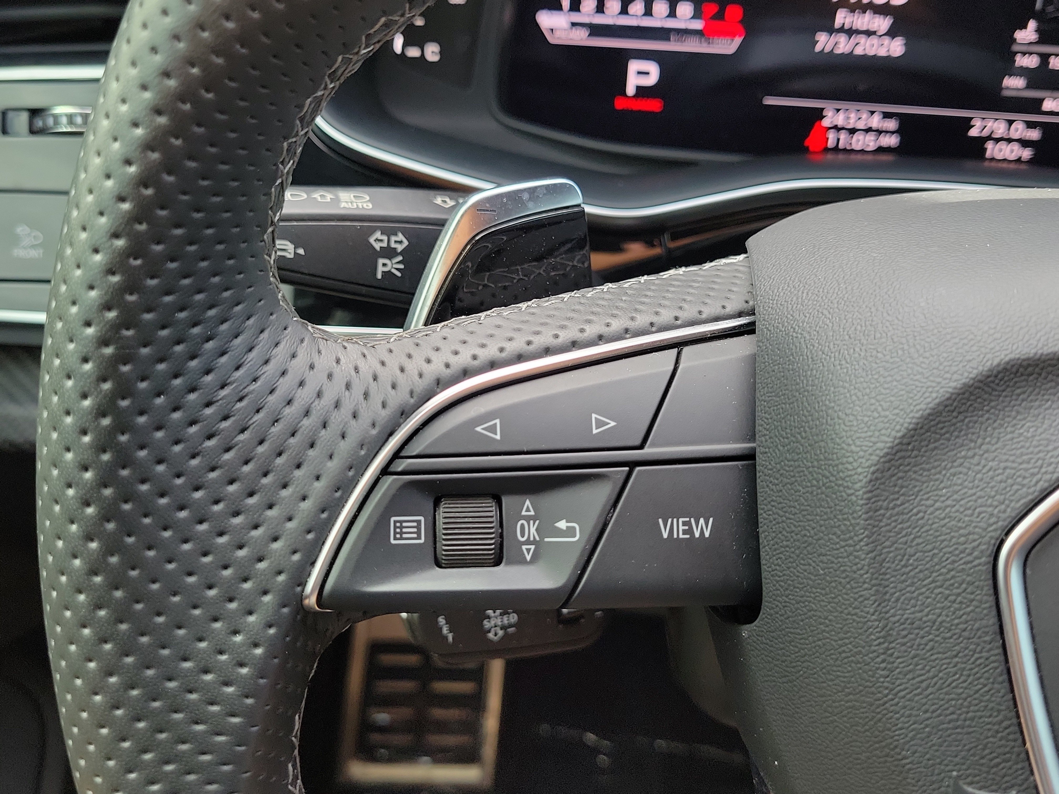 Used 2022 Audi RS Q8 AWD/4WD image 25
