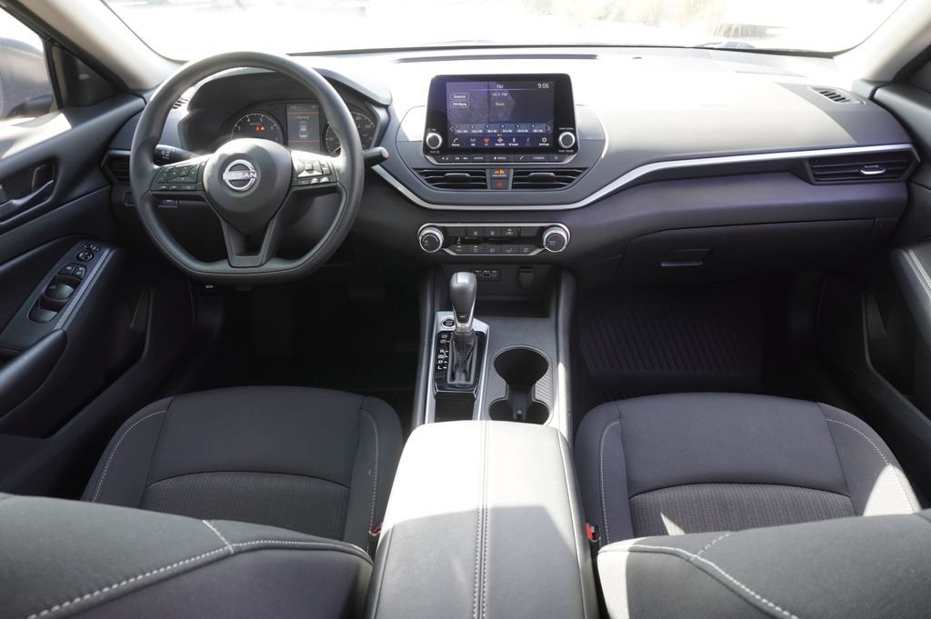 Used 2025 Nissan Altima 2.5 S FWD image 11
