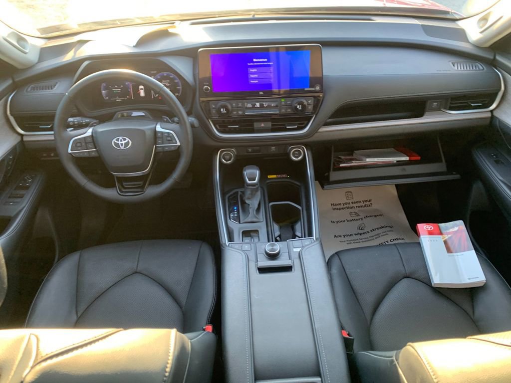 Used 2025 Toyota Grand Highlander AWD image 15