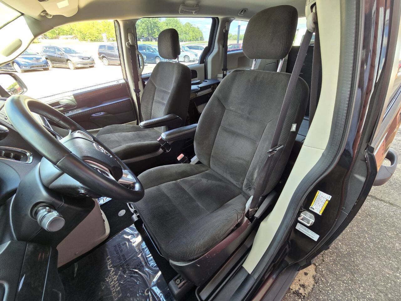 Used 2015 Dodge Grand Caravan American Value Package w/ UConnect Hands-Free Group image 15