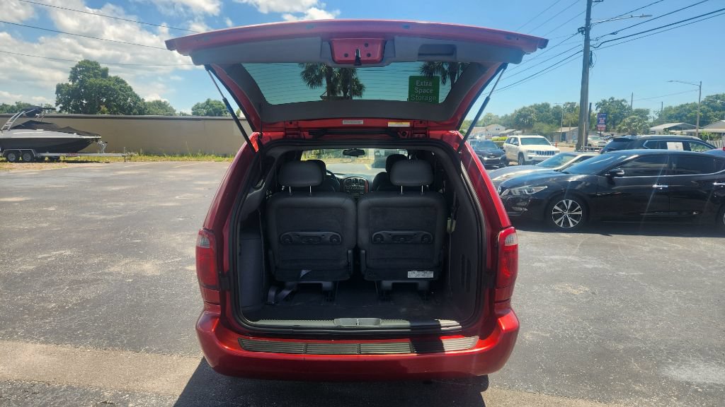 Used 2004 Chrysler Town & Country Limited FWD image 12