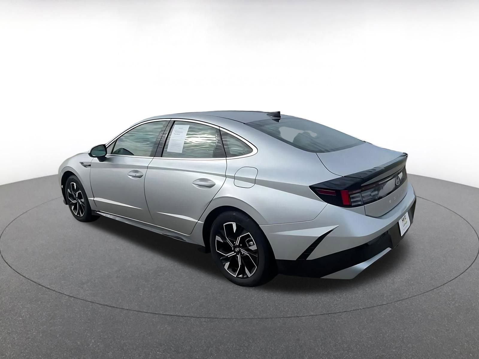 Used 2025 Hyundai Sonata SEL FWD image 11