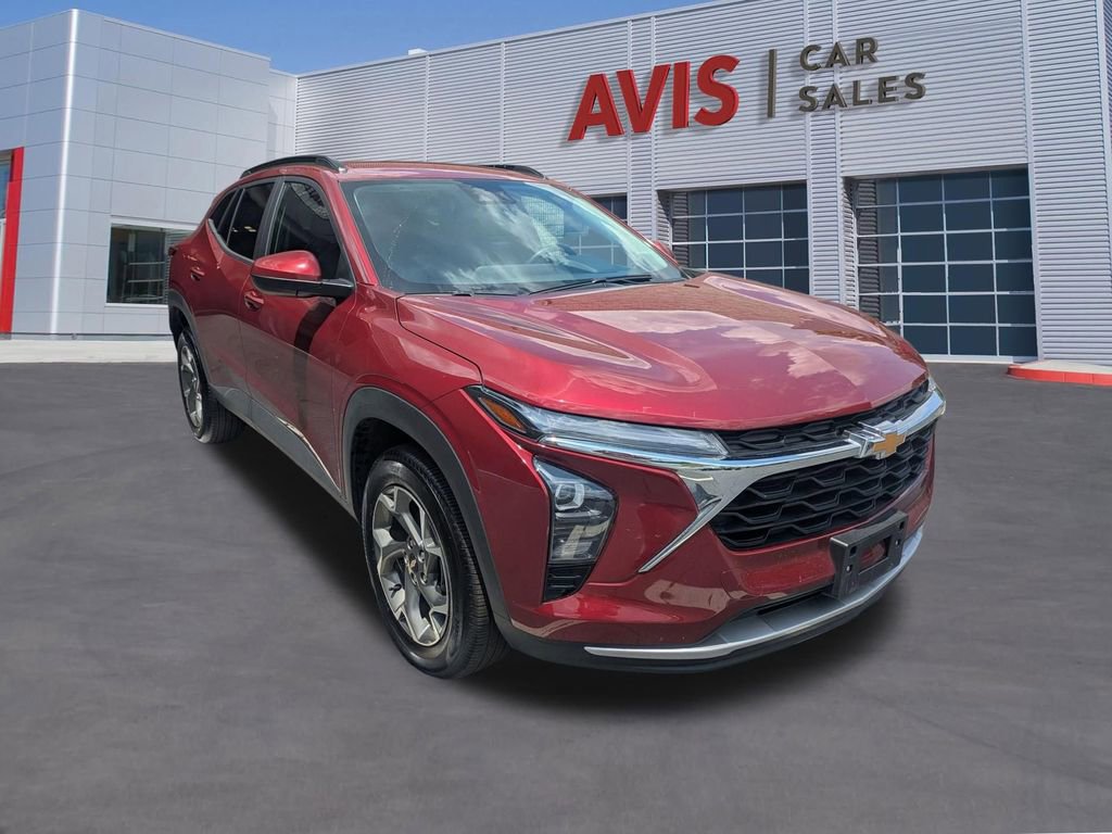 Used 2025 Chevrolet Trax LT w/ LT Convenience Package FWD image 3