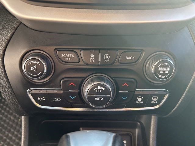 Used 2018 Jeep Cherokee Trailhawk w/ Quick Order Package 27L image 25