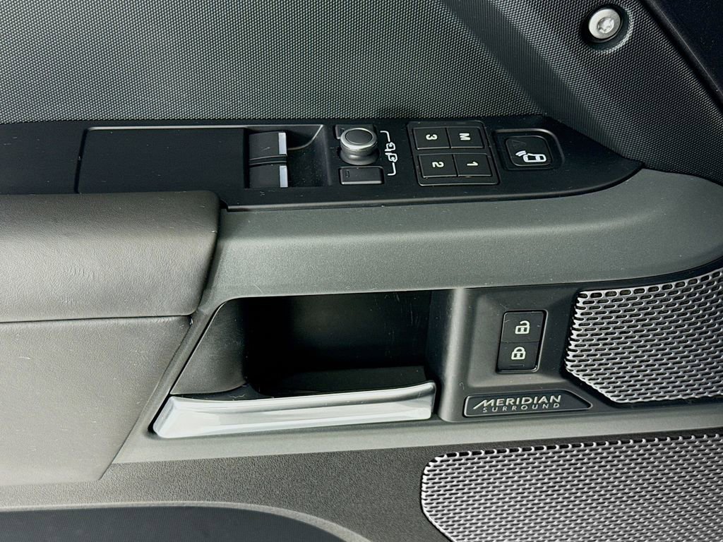 Used 2021 Land Rover Defender 90 X image 11