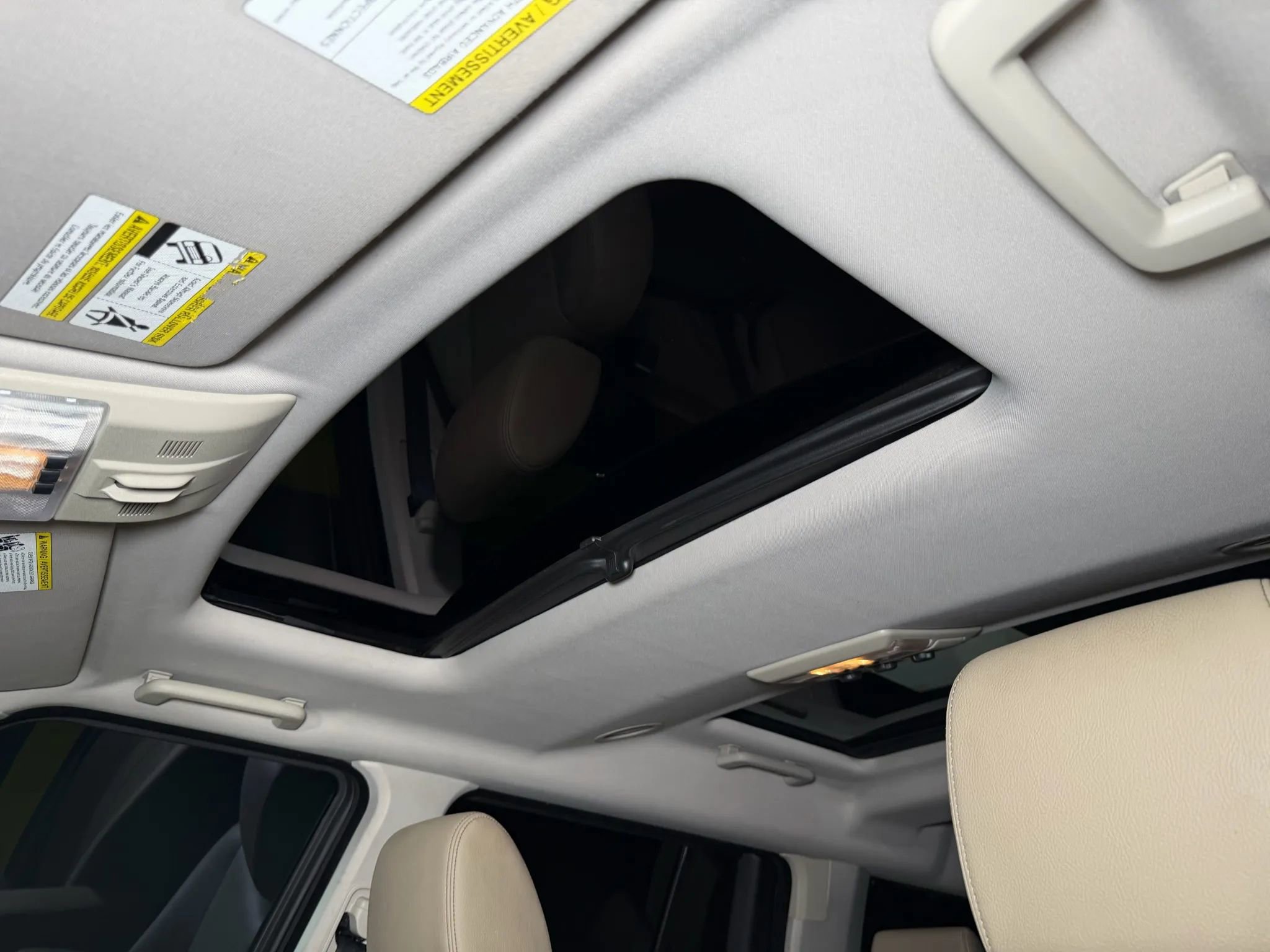 Used 2015 Land Rover LR4 HSE image 44