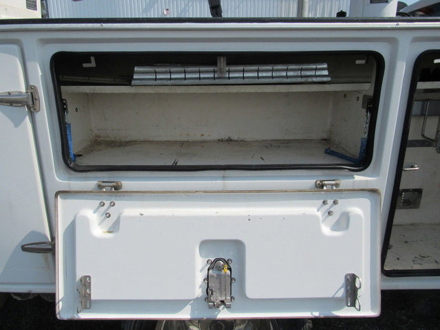 Used 2016 Ford F550 2WD Regular Cab Super Duty image 17