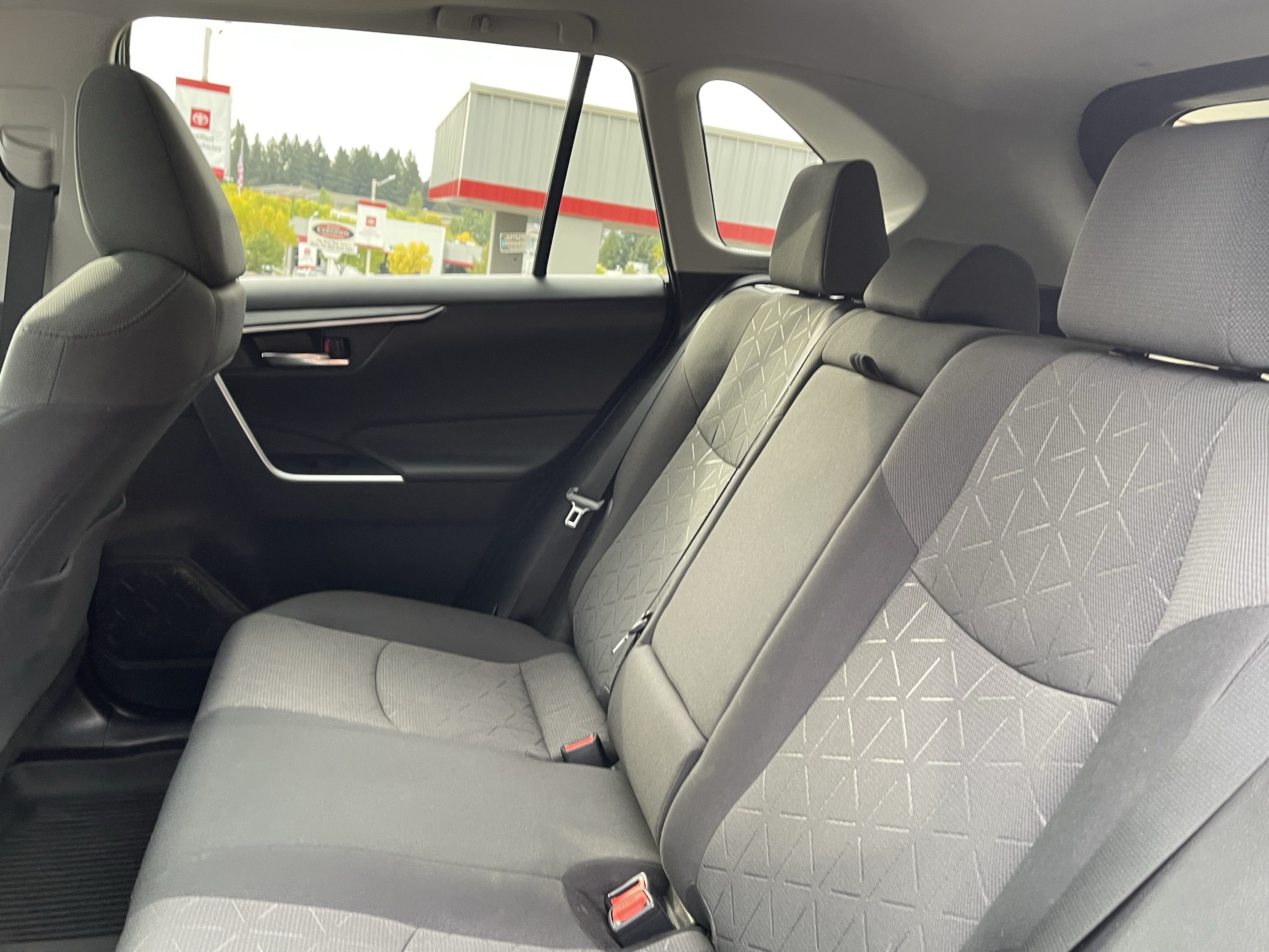 Used 2021 Toyota RAV4 XLE w/ Convenience Package AWD/4WD image 14