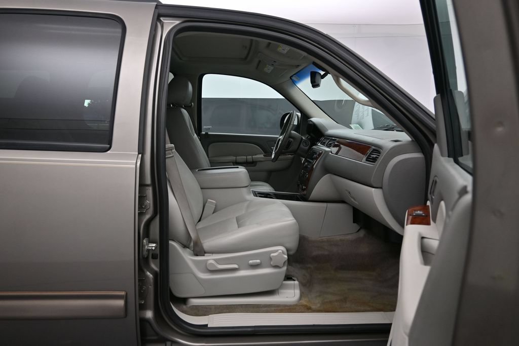 Used 2013 Chevrolet Tahoe LT RWD image 28