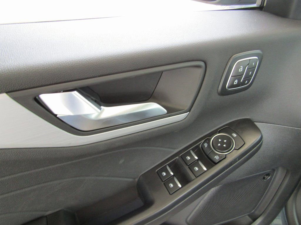 New 2025 Ford Escape SE w/ PHEV Premium Package image 24