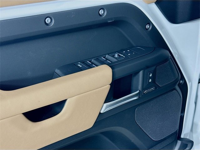 New 2026 Land Rover Defender 110 X-Dynamic SE image 20
