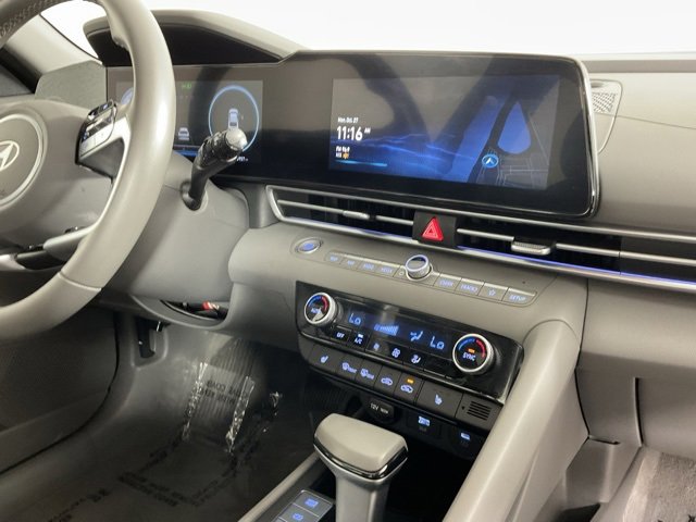 Used 2025 Hyundai Elantra SEL image 18