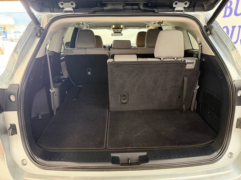 Used 2023 Toyota Highlander LE image 21