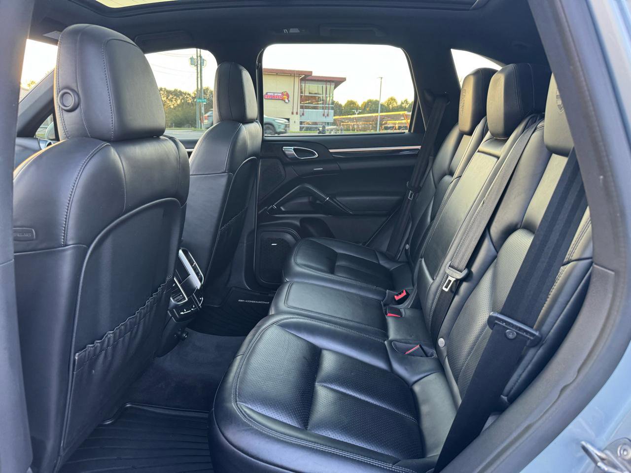 Used 2018 Porsche Cayenne AWD/4WD image 18