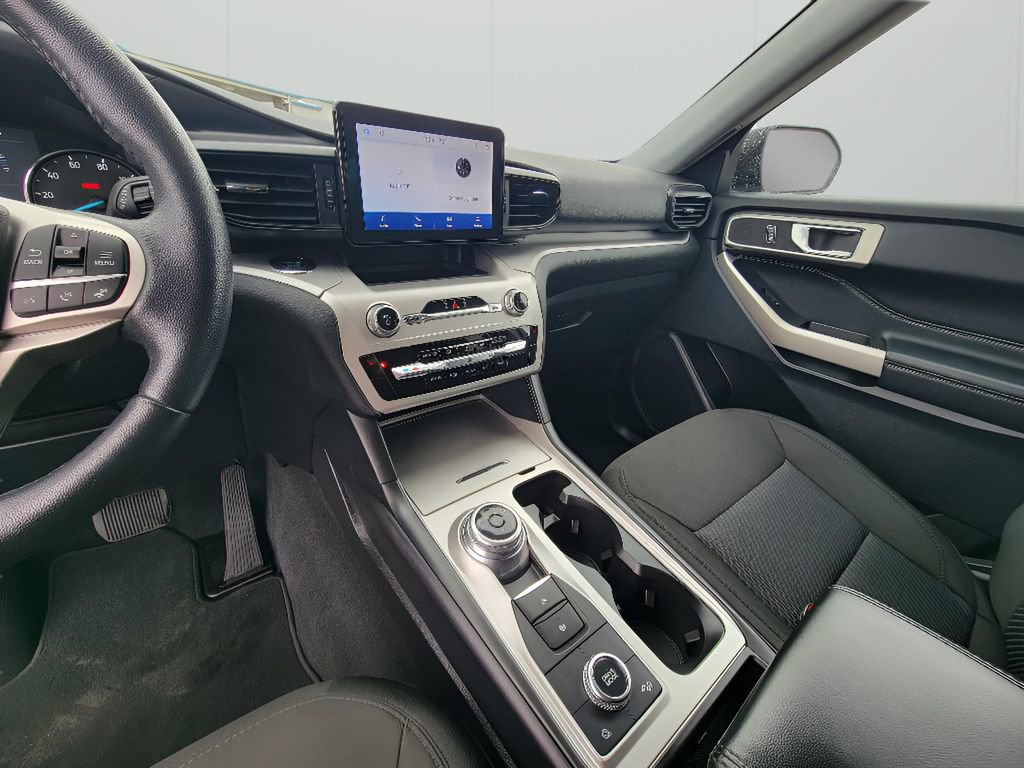 Used 2022 Ford Explorer XLT image 17