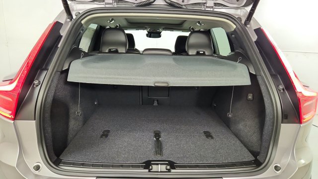 New 2026 Volvo XC40 B5 Plus w/ Protection Package Premier AWD/4WD image 38