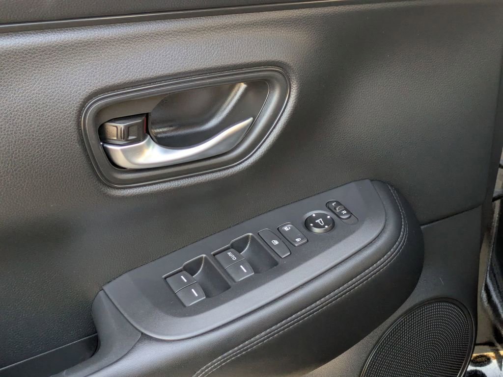 Used 2025 Honda HR-V LX image 13