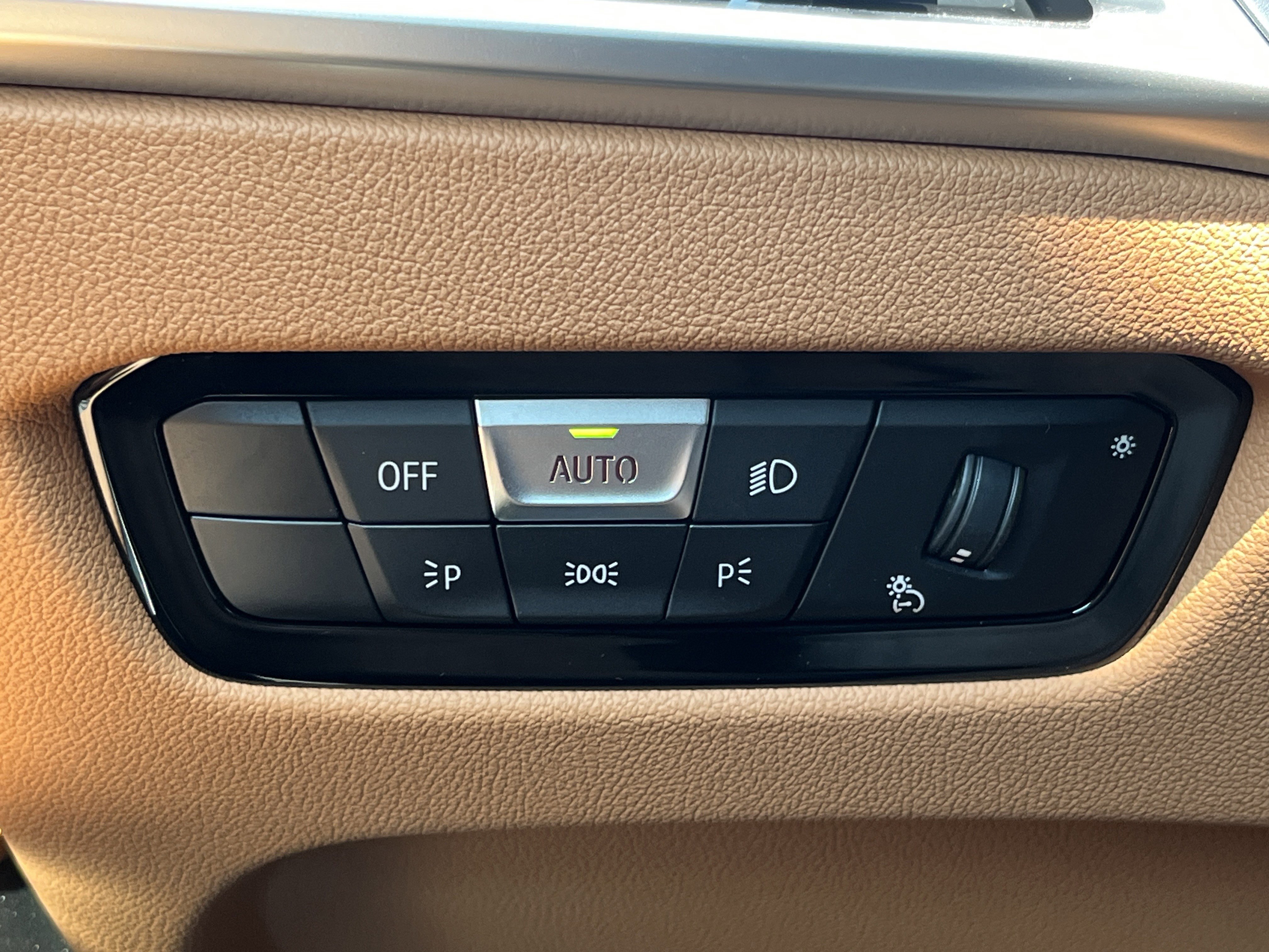 New 2025 BMW 330i Sedan w/ M Sport Package image 15