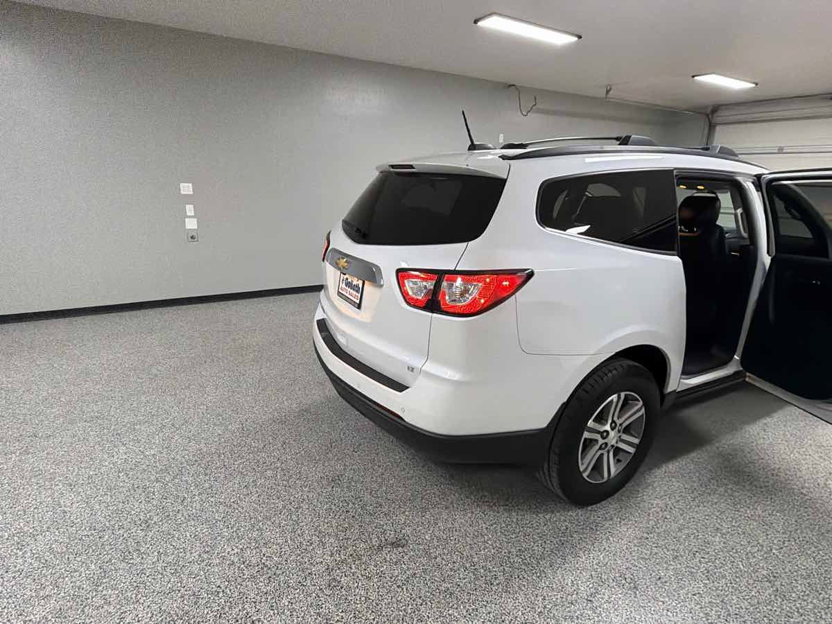 Used 2017 Chevrolet Traverse LT FWD image 26
