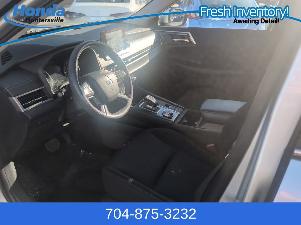 Used 2022 Mitsubishi Outlander ES image 12