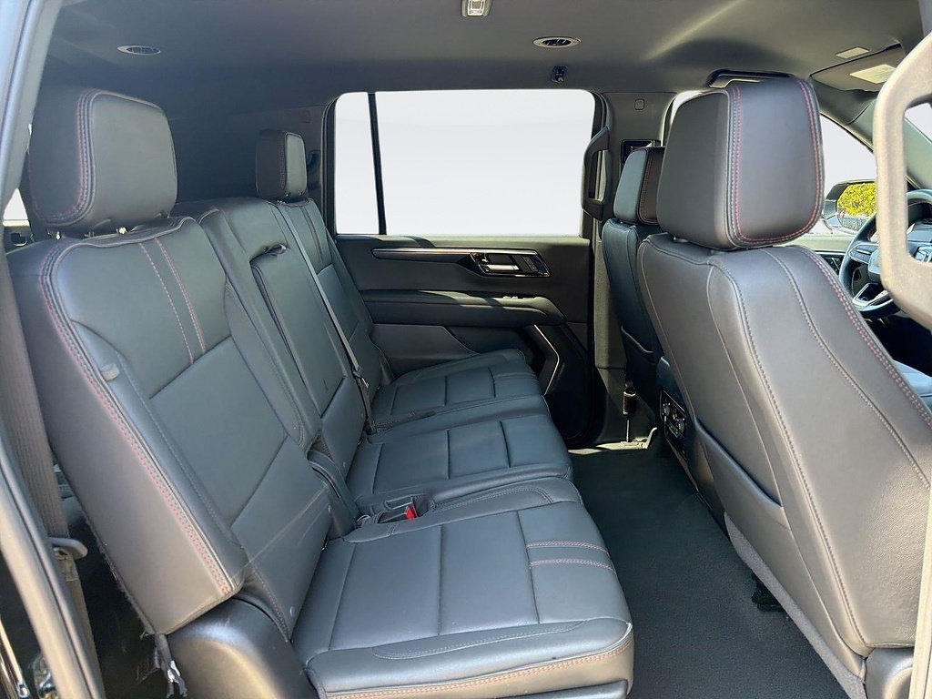Used 2026 Chevrolet Suburban RST AWD/4WD image 25