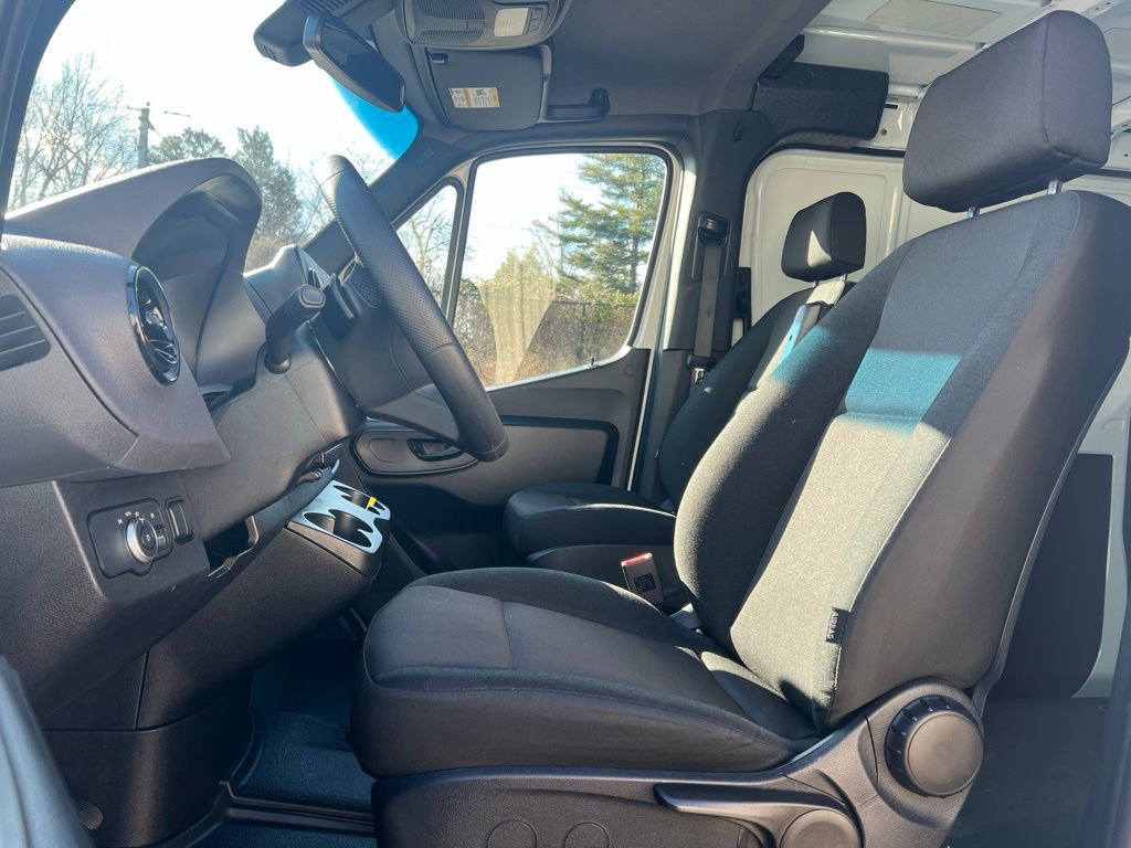 Used 2025 Mercedes-Benz Sprinter 2500 image 13