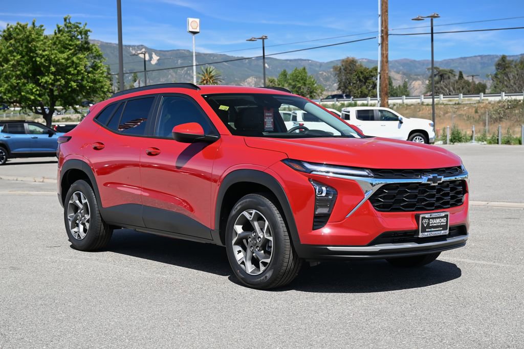 New 2026 Chevrolet Trax LT w/ LPO, Blackout Package FWD image 1