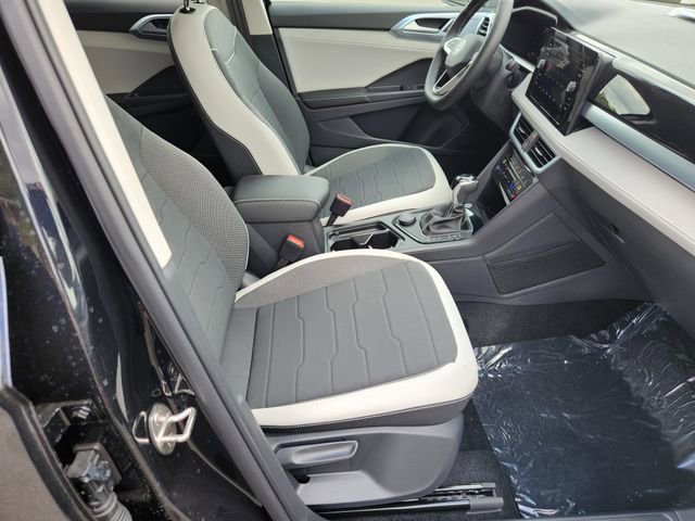 New 2025 Volkswagen Taos SE image 11