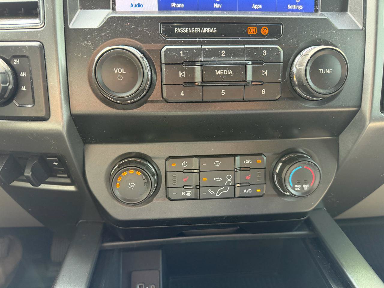 Used 2020 Ford F250 XLT w/ XLT Premium Package AWD/4WD image 38