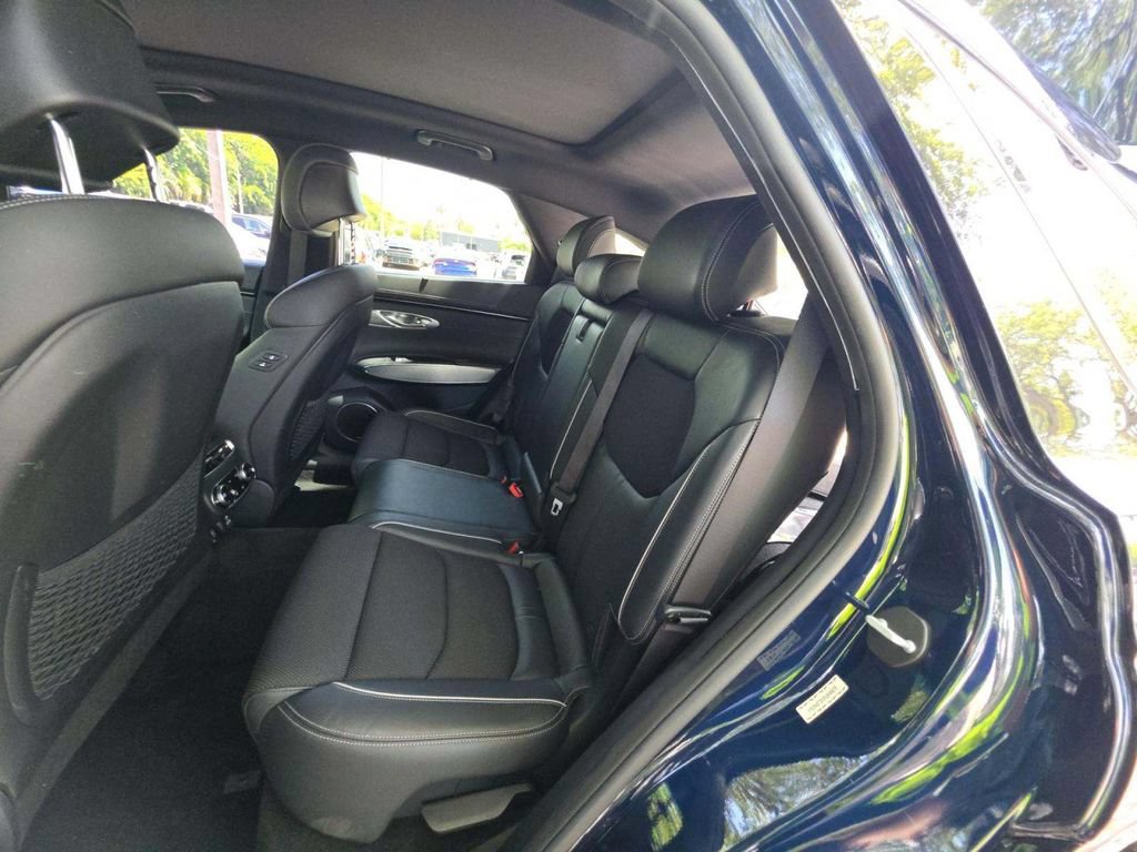 Used 2023 Genesis GV70 2.5T w/ Sport Prestige Package AWD/4WD image 16
