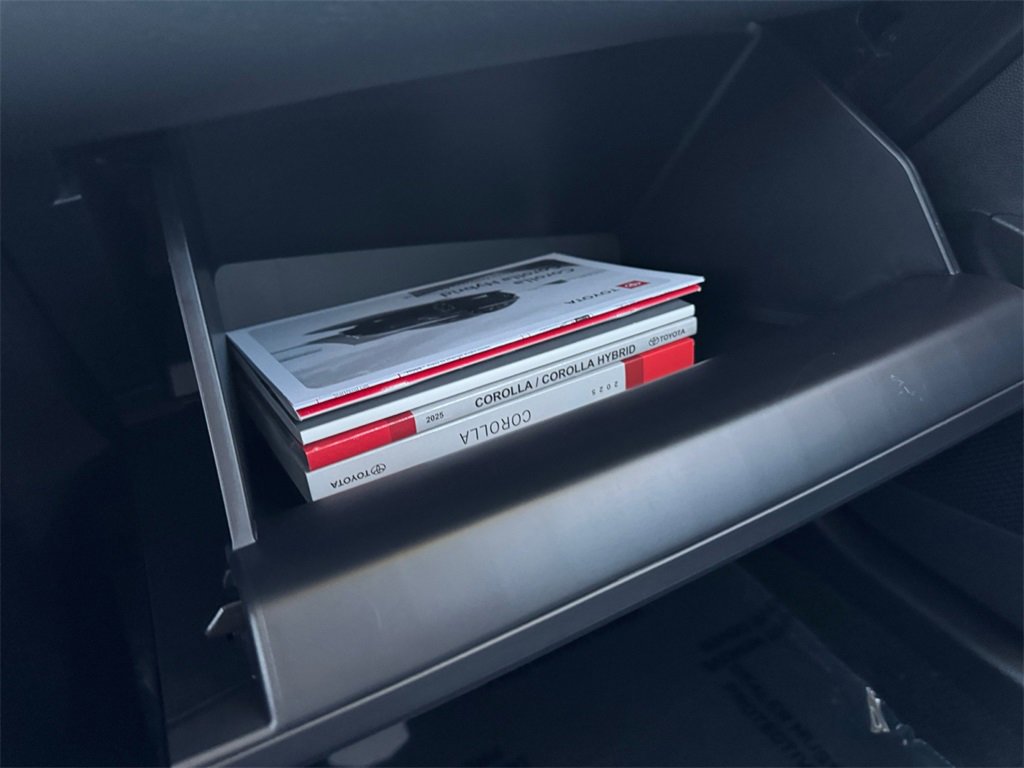 Used 2025 Toyota Corolla LE image 27