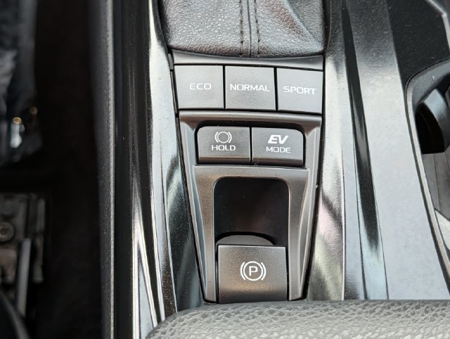 Used 2025 Toyota Camry SE FWD image 16