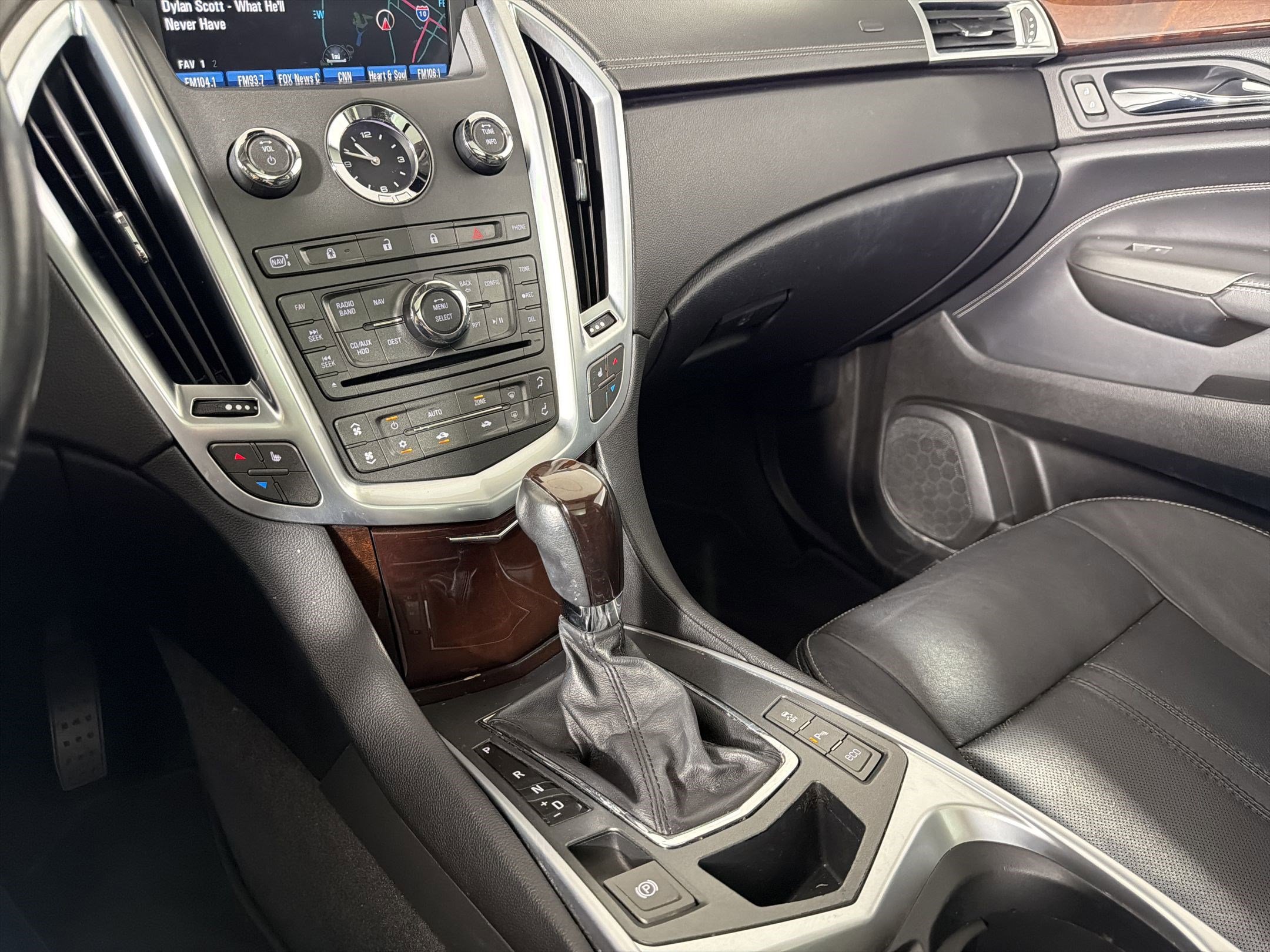 Used 2012 Cadillac SRX Luxury image 25