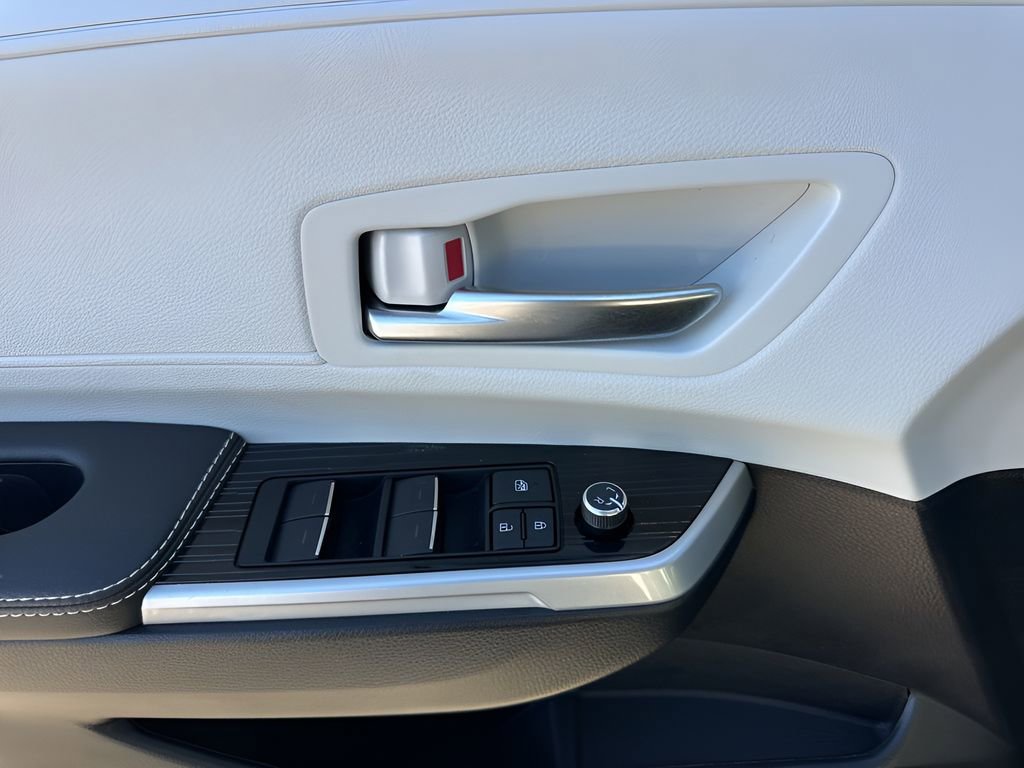Used 2025 Toyota Sienna XSE AWD/4WD image 27