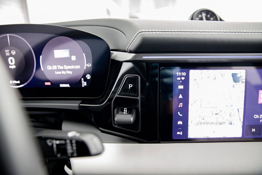 Certified 2025 Porsche Macan Electric RWD image 17