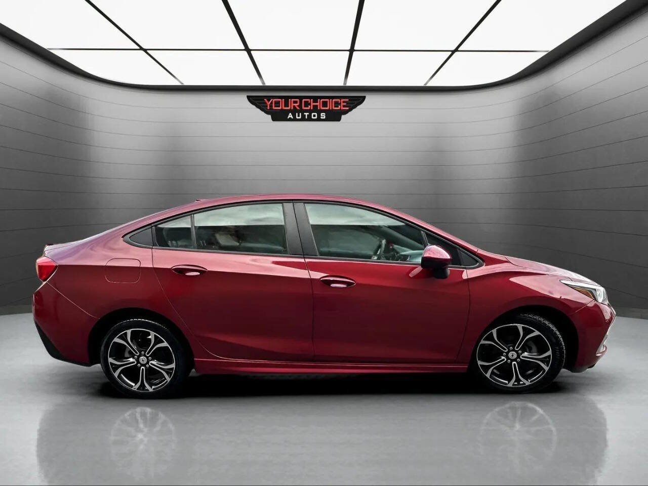 Used 2019 Chevrolet Cruze LT w/ Convenience Package FWD image 4