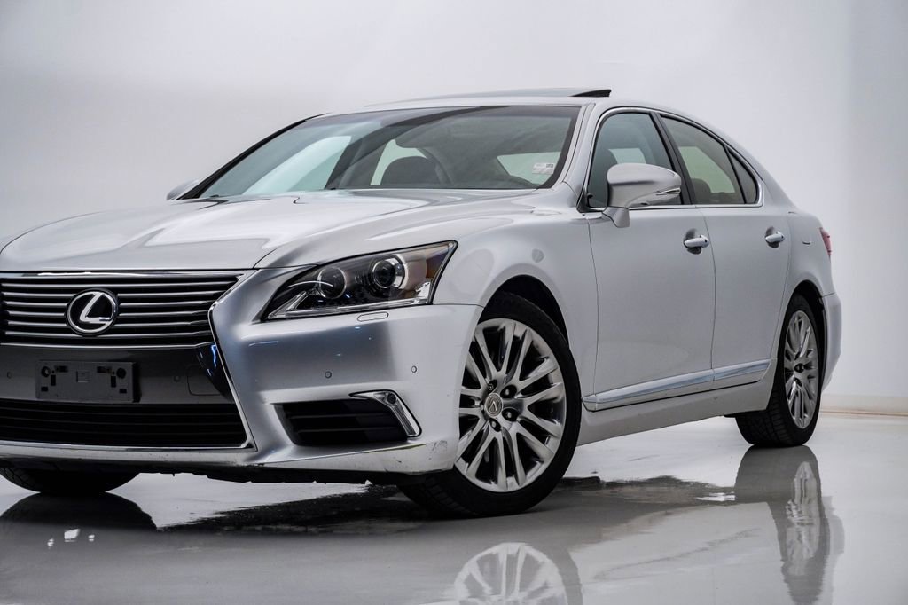 Used 2013 Lexus LS 460 AWD w/ Comfort Pkg image 2