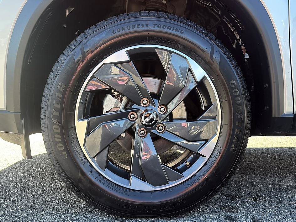 Certified 2025 Nissan Rogue SV AWD/4WD image 8