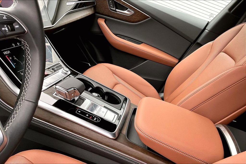 Used 2025 Audi Q8 Premium Plus w/ Premium Plus Package image 23