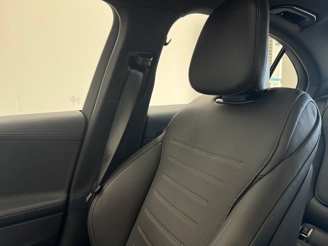 Used 2025 Mercedes-Benz C 300 Sedan image 41