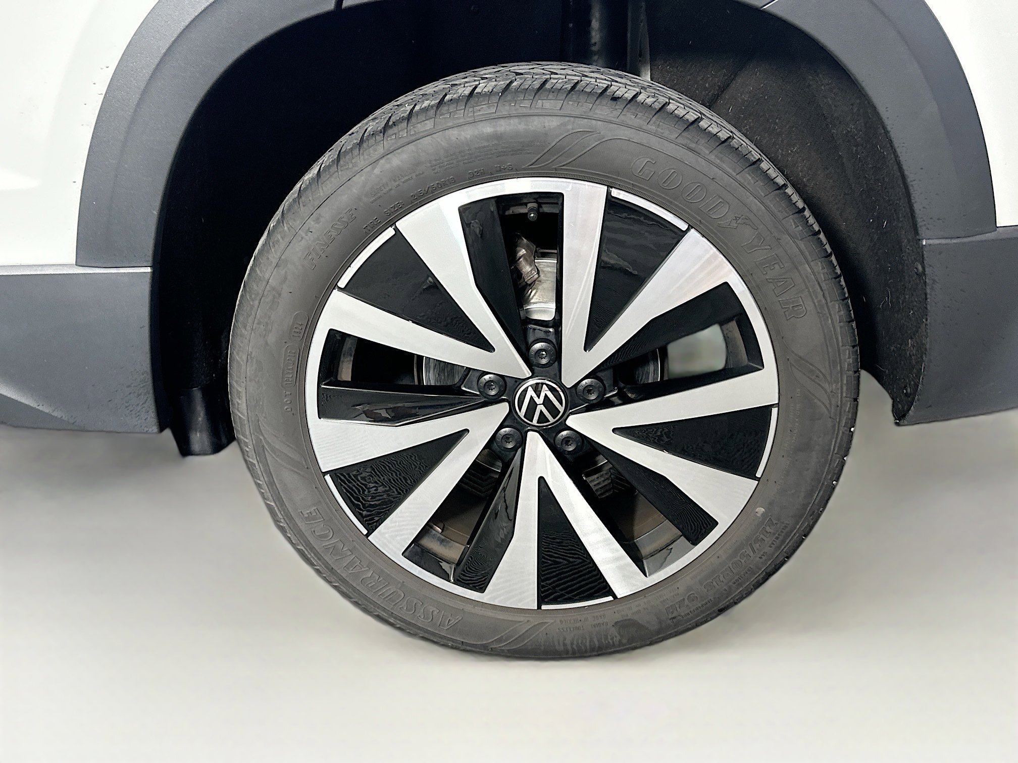 Used 2024 Volkswagen Taos SE image 11