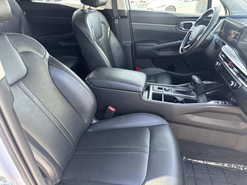 Used 2024 Kia Sorento S image 28