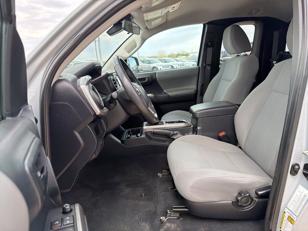 Used 2019 Toyota Tacoma SR5 w/ SR5 Appearance Package (SM) image 11