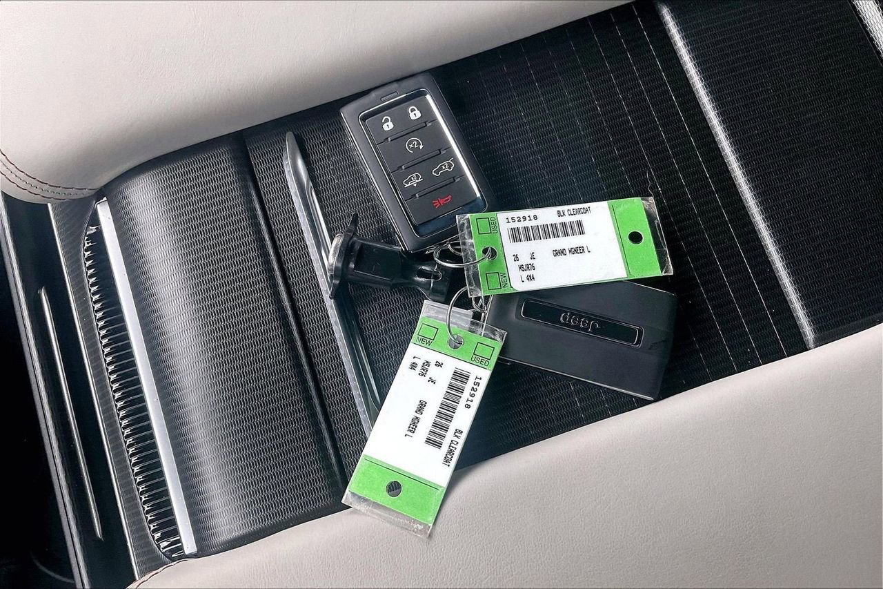 New 2026 Jeep Grand Wagoneer L Summit w/ Premium Group III image 35