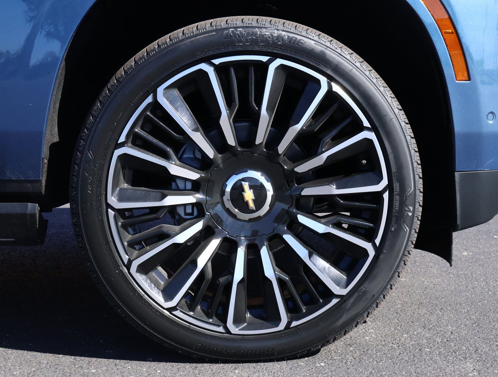 New 2026 Chevrolet Suburban High Country image 32