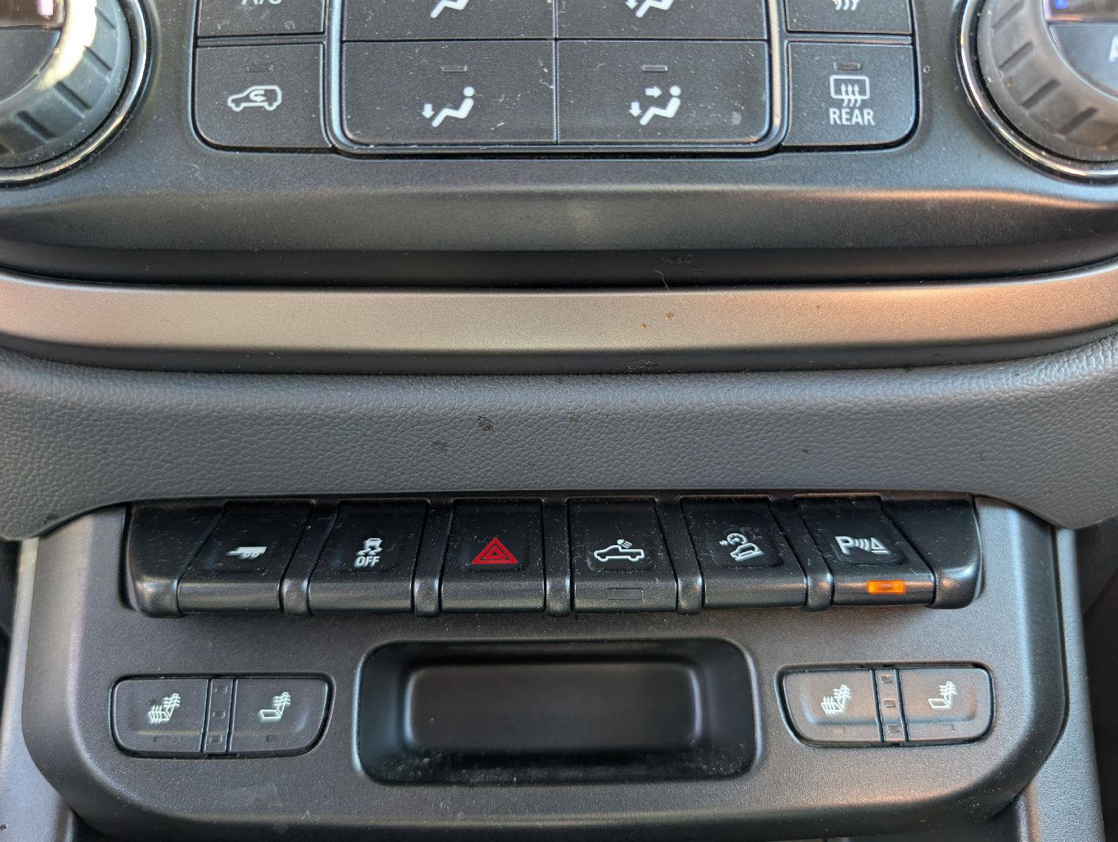 Used 2022 Chevrolet Colorado Z71 AWD/4WD image 16