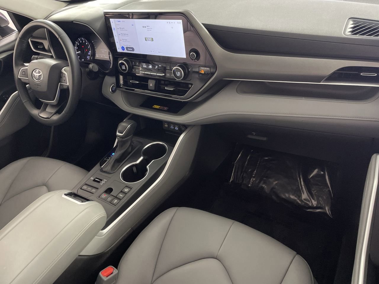 Used 2025 Toyota Highlander XLE image 26