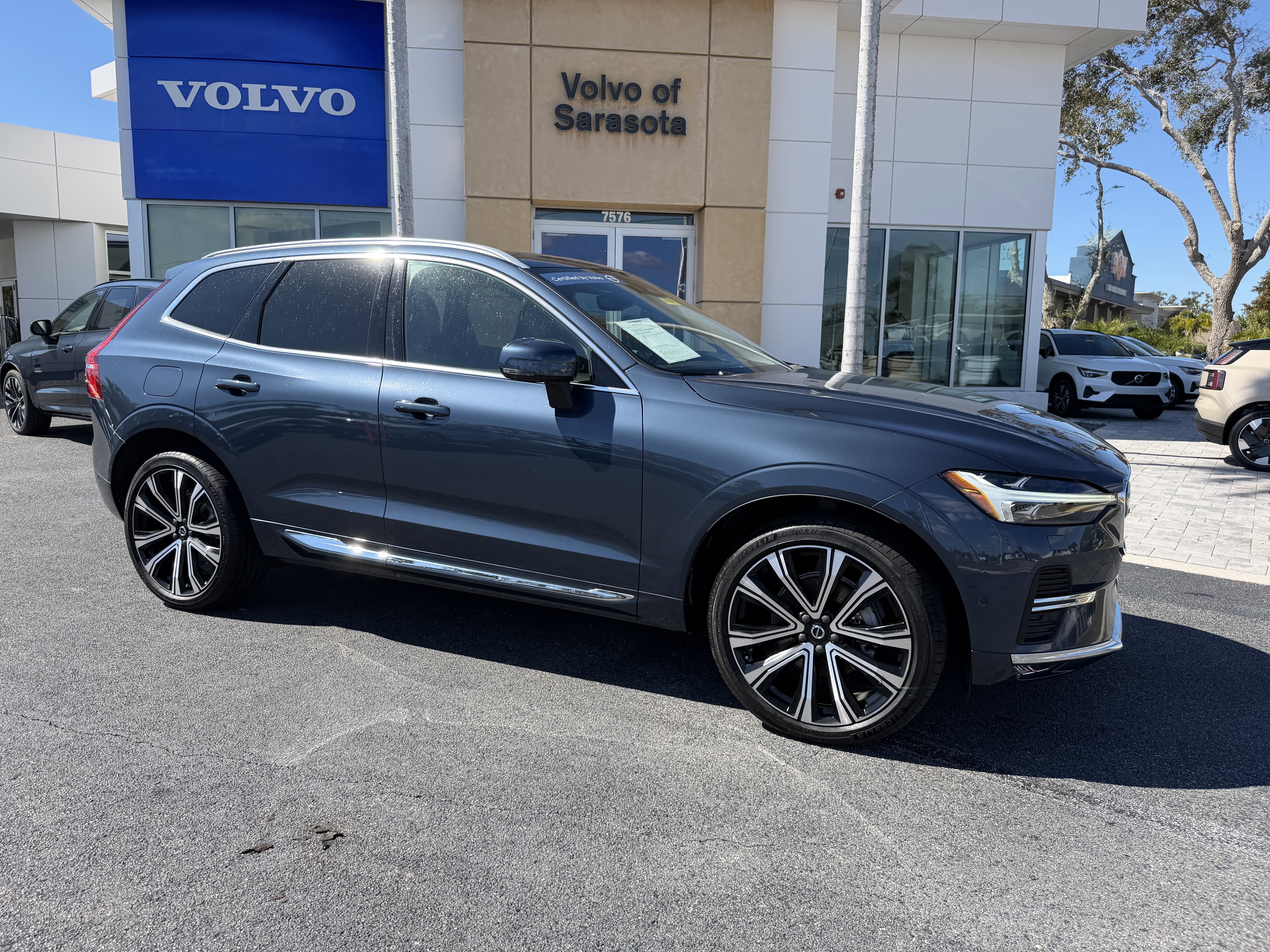 Certified 2023 Volvo XC60 B5 Ultimate w/ Protection Package Premier image 1
